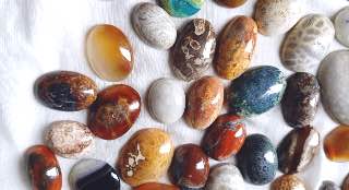 BIG SIZE HAQEEQ Antique Haqeeq Different types Antique Haqeeq Size High Quality 100% Natural Stone / Indonesian Haqeeq / Aqeeq / Akik / Agate / Nag / Stone / Gemstone / Haqeeq Gemstone / Haqeeq Stone / Aqeeq Stone /  Aqeeq Gemstone.