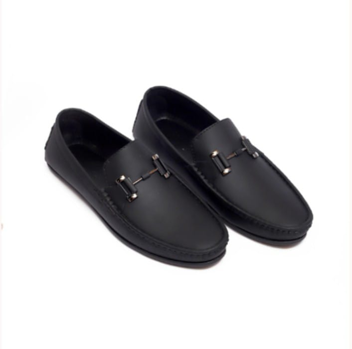 Loafer Mauza shoes of excellent quality black color have been prepared for men and boys which are of very different quality.
