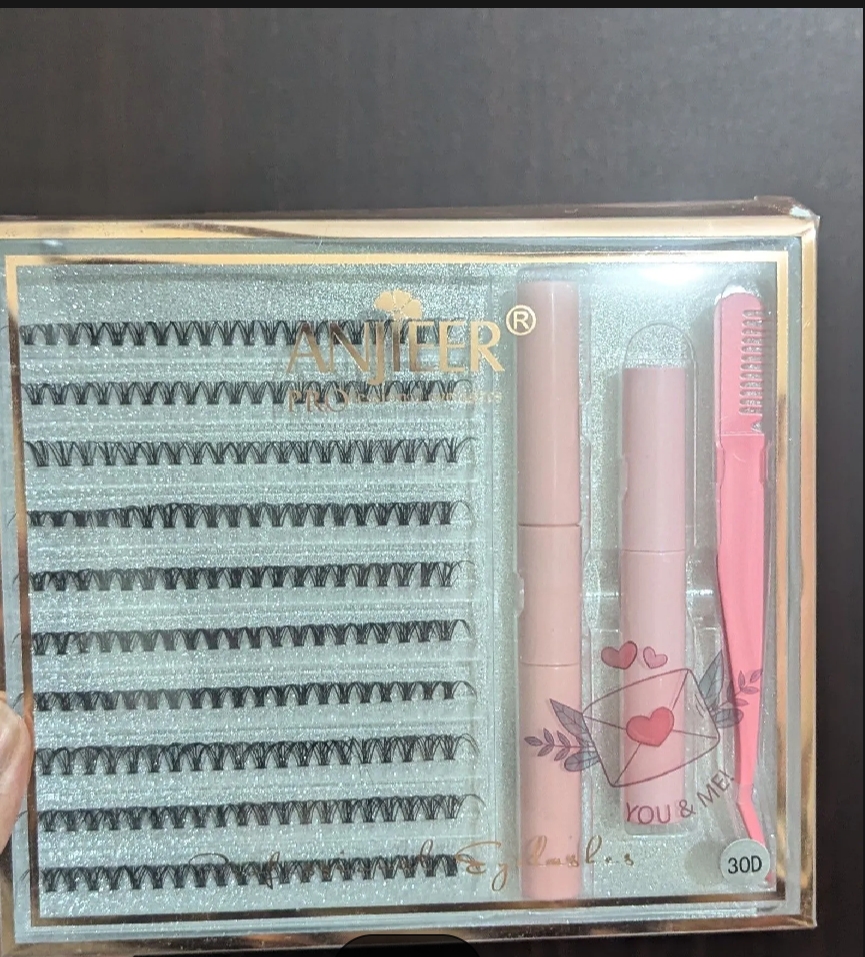 DIY Eyelash Extension kit,Lash Cluster kit waterproof Strong Hold Eyelash Bond, Eyelash Remover and Tweezer (200 Clusters).