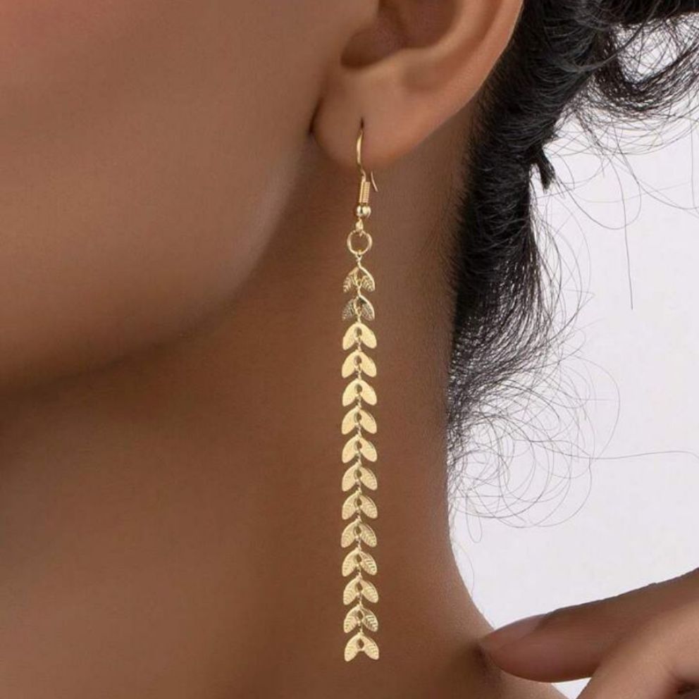 EarRIngs in Leaf shape for girls in  gold colour brand new in market