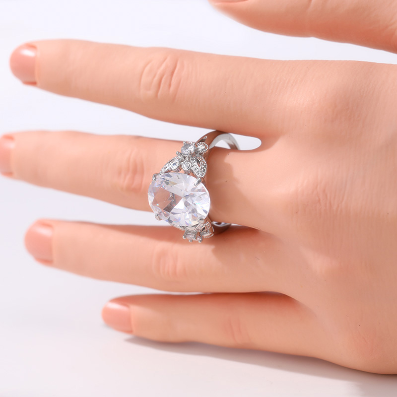 Luxury Women's Large Shiny Synthetic Zirconia Engagement Ring Trendy Temperament Wedding Anniversary Silvery Jewelry Accessories