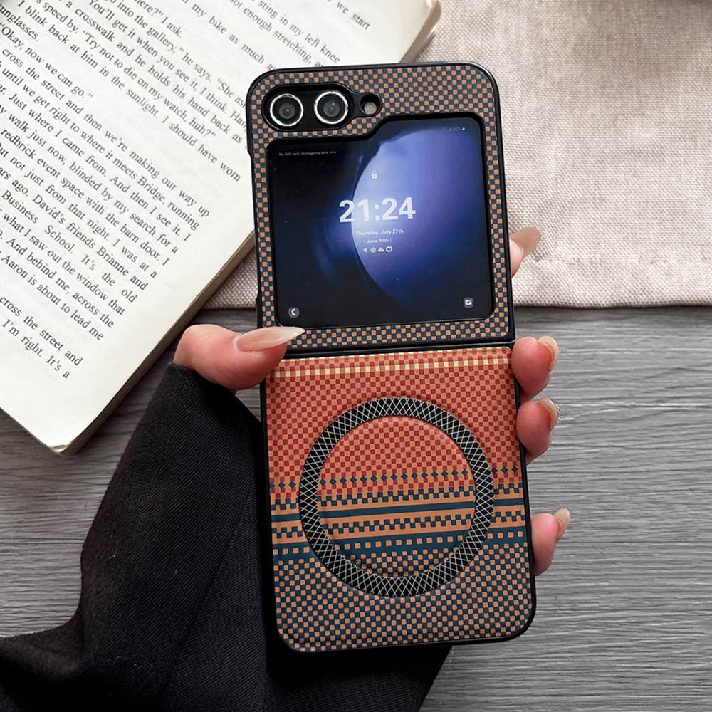 Luxury Carbon Fiber Gradient Magnetic Phone Case for  Z Flip 8 7 6 ZFlip 5 4 3 5G Flip7 Hybrid PC Protective Back Cover