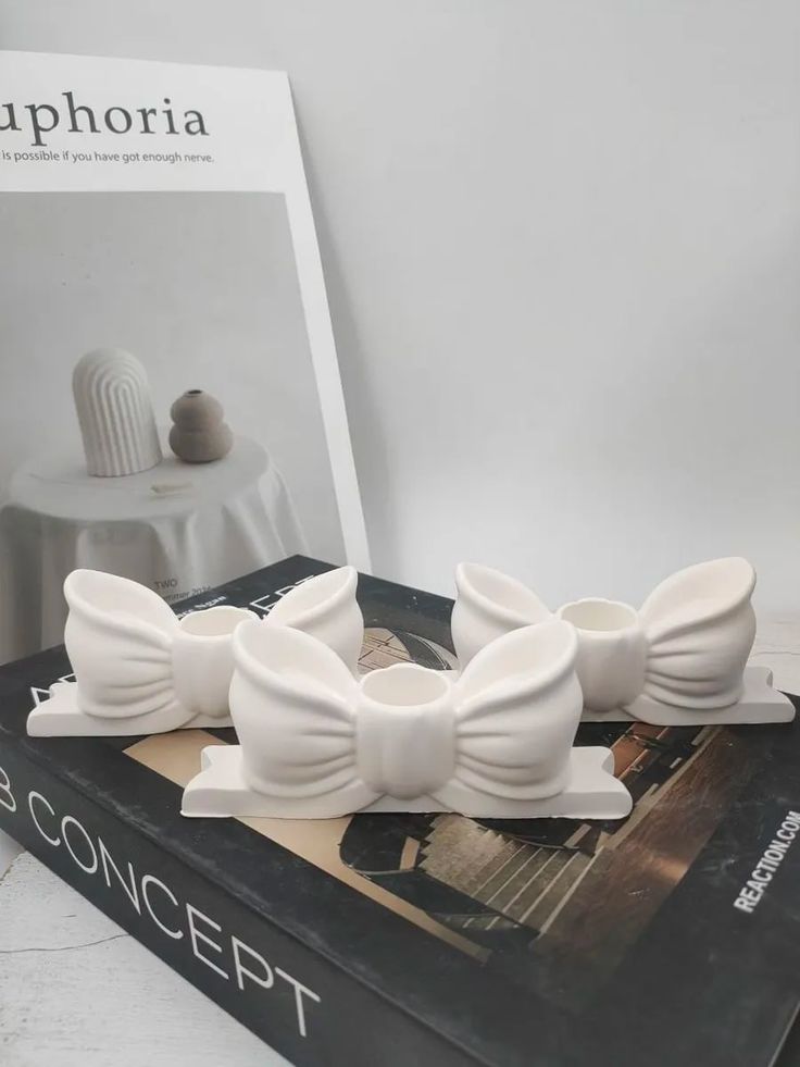 Bow candle holder ceramic