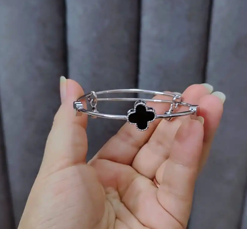 Alloy Adjustable Clover Bracelet for Women – Trendy Pair of Bangles – Classic Style – All Season, Available in Multicolors
