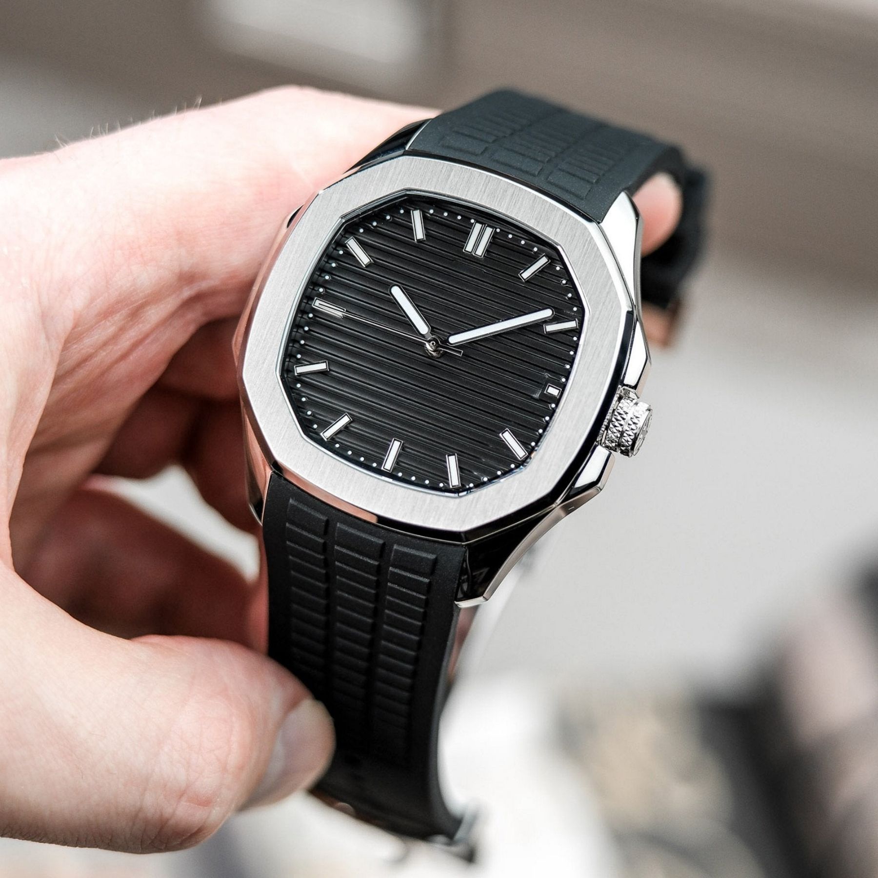 Bin-b Trending Unisex Sports Watch for Men and Boys Durable Rubber Strap Quartz Watch Durable Square Design Multiple Colors