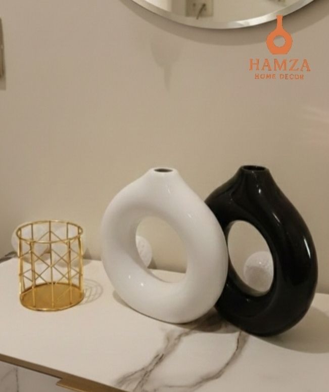 Modern and beautiful donut vase for home decoration