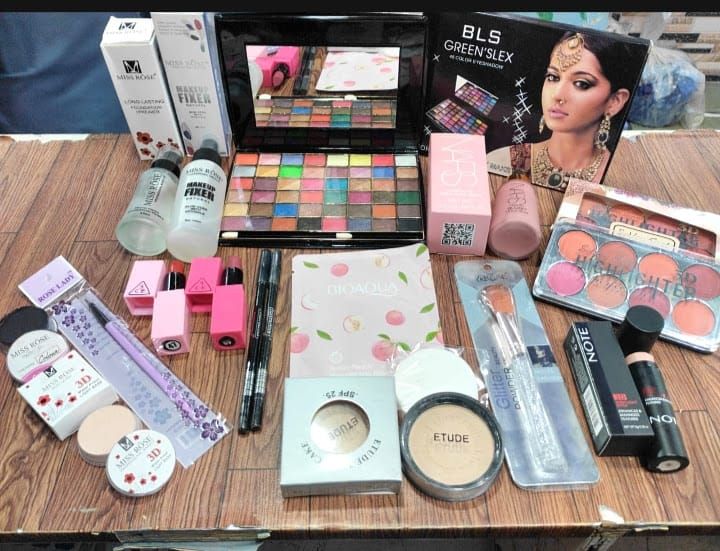 *All in One Deal*
 primer, fixure,
48 Colours Eyeshadow,
NARS Liquid Blush,
Matte Blush,
2 Lipstick,
2 pencils, sheet mask, Blush Brush, Foundation Stick,
 Face powder,
 Base,
Cake Liner,
Liner Brush