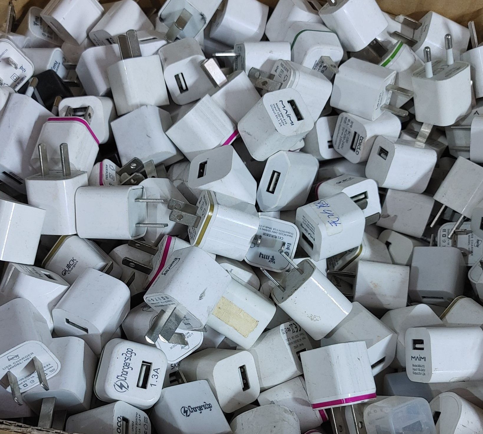 5V/1A Mini Charger for Mobiles - High-Quality, Universal Compatibility, Fast Charging