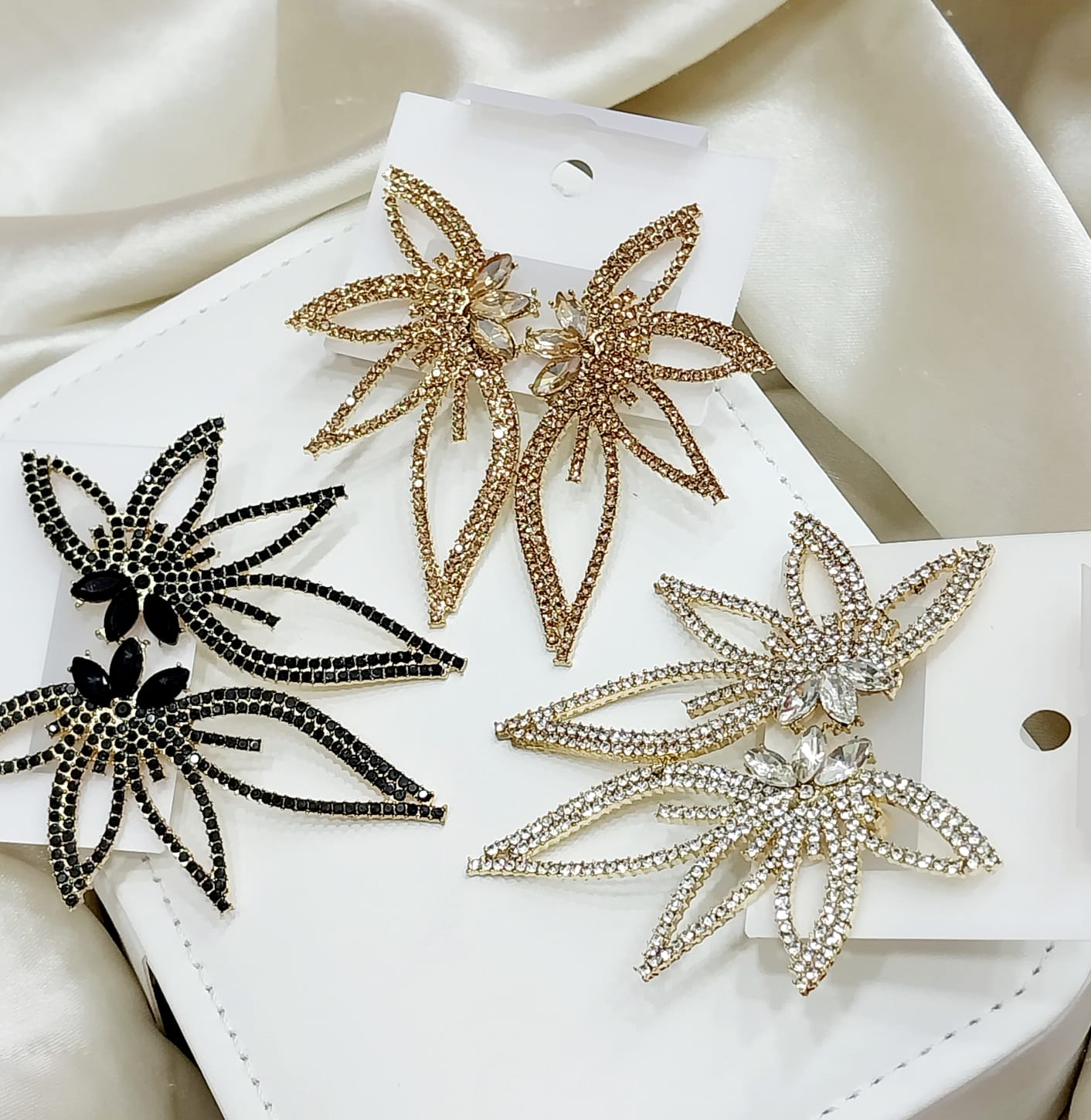 Fashion Earrings Stud Drop Dangle Earrings Shining Rhinestones Piercing Stud Earrings Exaggerated Flower Shape Lady Earrings Jewelry Accessories