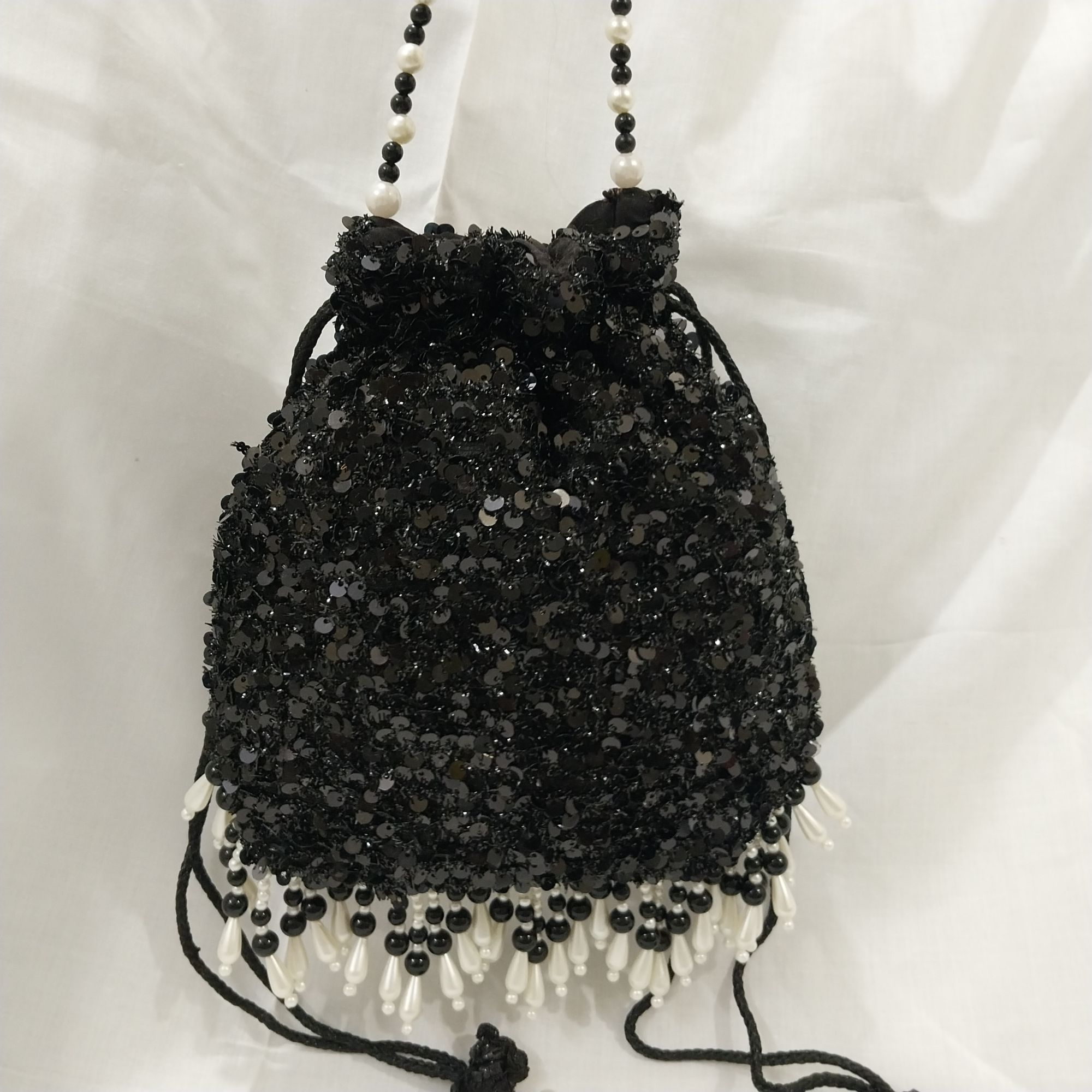 SHINY fancy potly clutch with pearl tassels