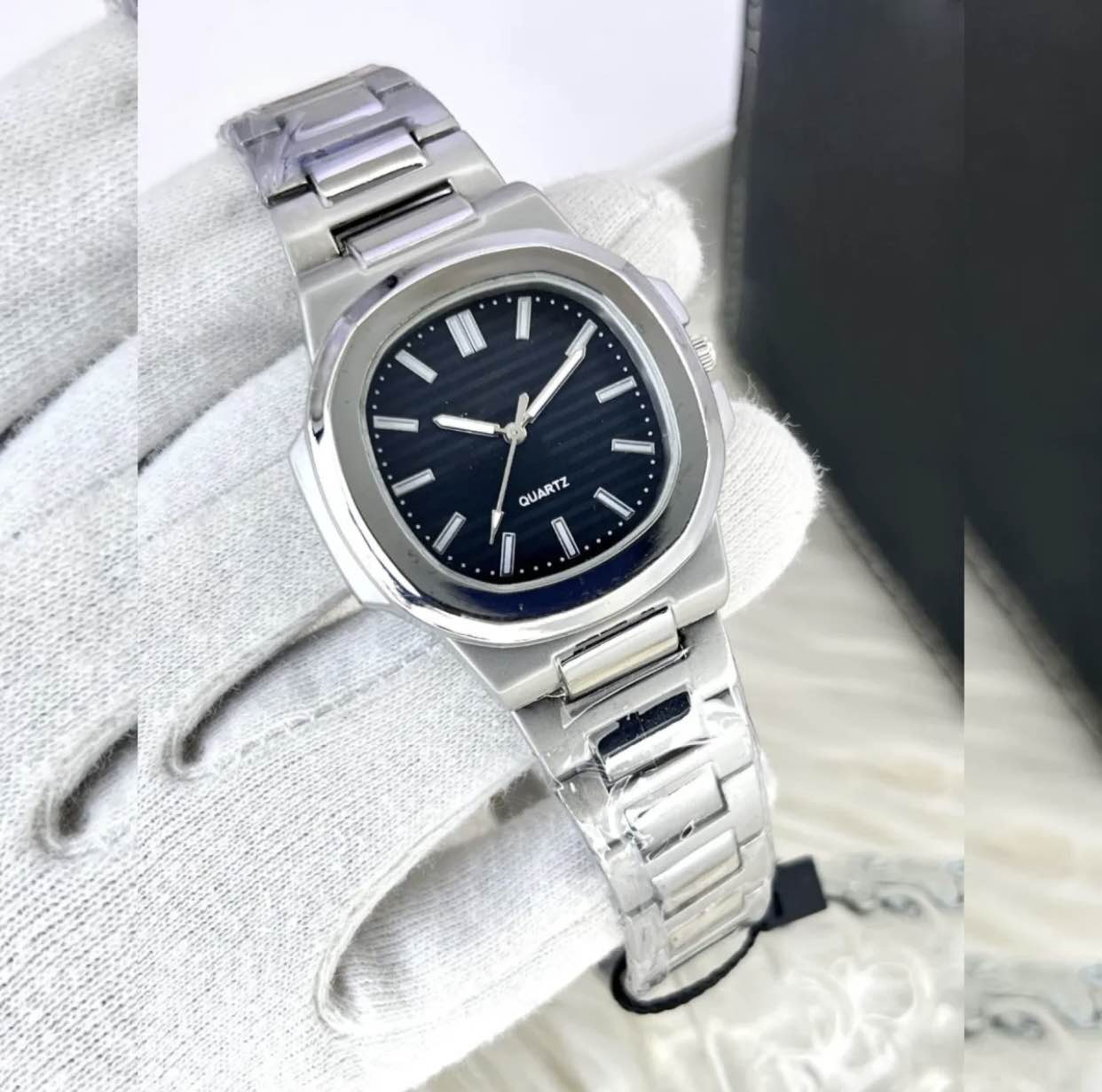 Watch for Men Rubber and Chain Strap Quartz Diver Watch Sports and Luxury Style Multiple Colors