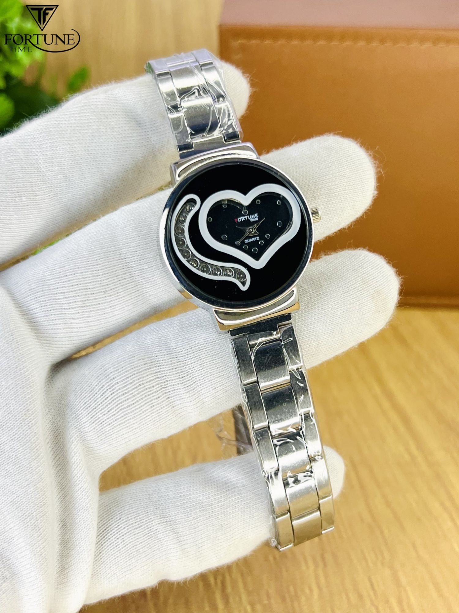 Chronograph Style Analog Watch For Women Elegant Casual Style Reliable Accurate Timekeeping Comfortable Strap For Everyday Wear
