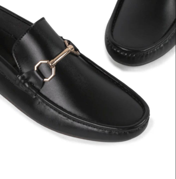 Loafer Mauza shoes of excellent quality black color have been prepared for men and boys which are of very different quality.