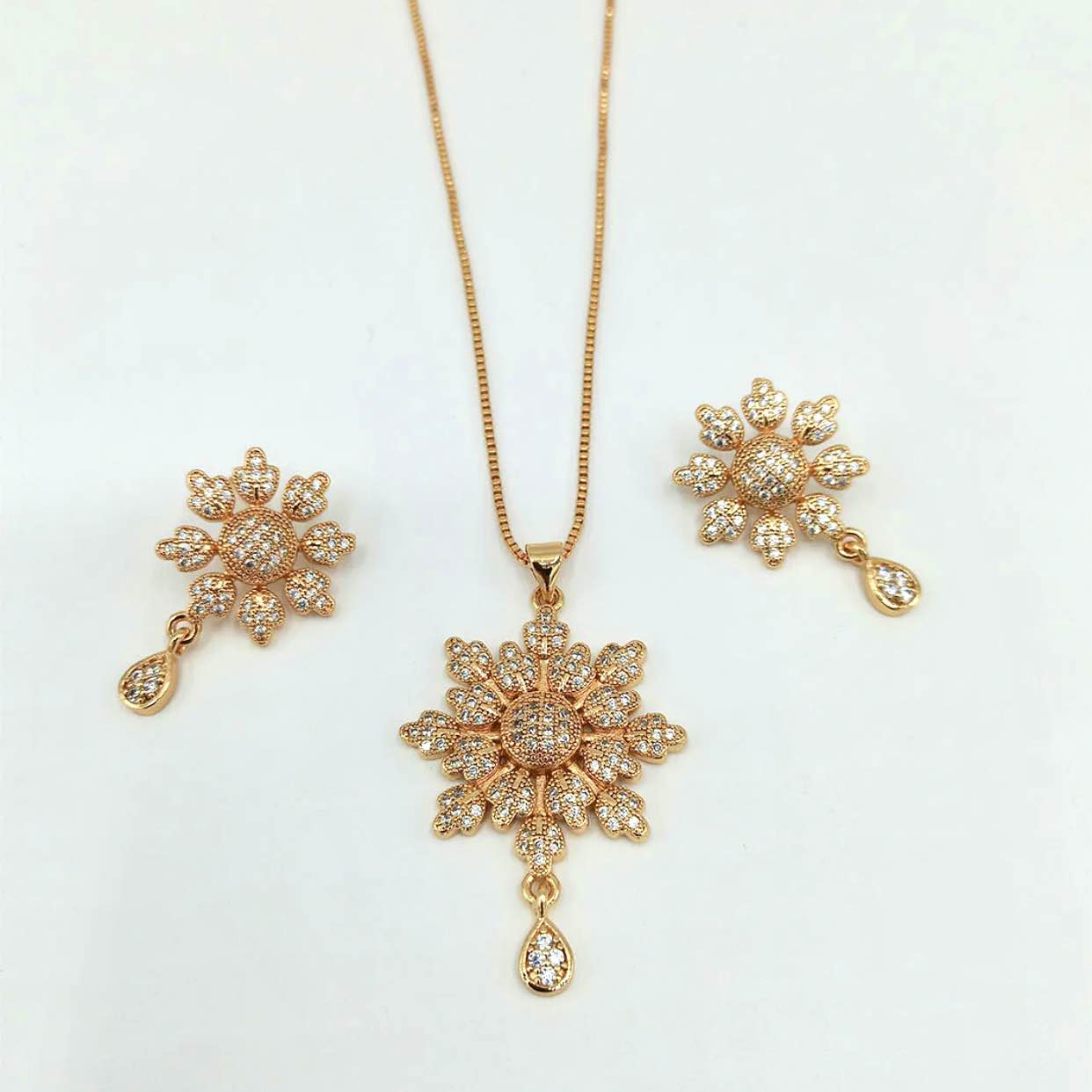 Crat Gold Set For Girls And Women Long Lasting Polish New Style Trending Fashion