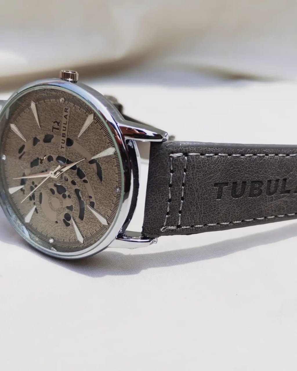 Tubular Watch for Men Beautiful design Master Lock Leather