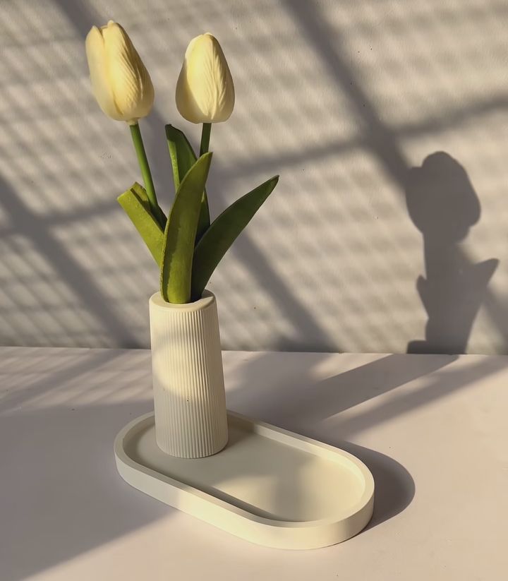 Set of 2 Pcs, 1x Lined Concrete Flower Vase & 1x Concrete Trinket Tray, Home Decore, Decorative Accents, Vases & Vessels, Vases for Side tables, Desktops, Tabletops & Coffee tables, Flower Vase for Dry Flower Arrangements