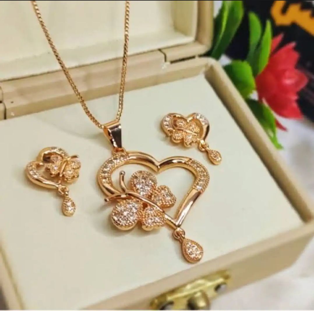 butterfly in a Heart Shape necklace with earrings.  Hip Hop Broken Heart Pendant Necklace Diamonds Pendants gold silver Twist Chain Jewelry Sweater Chain.Betterfly in Heart.