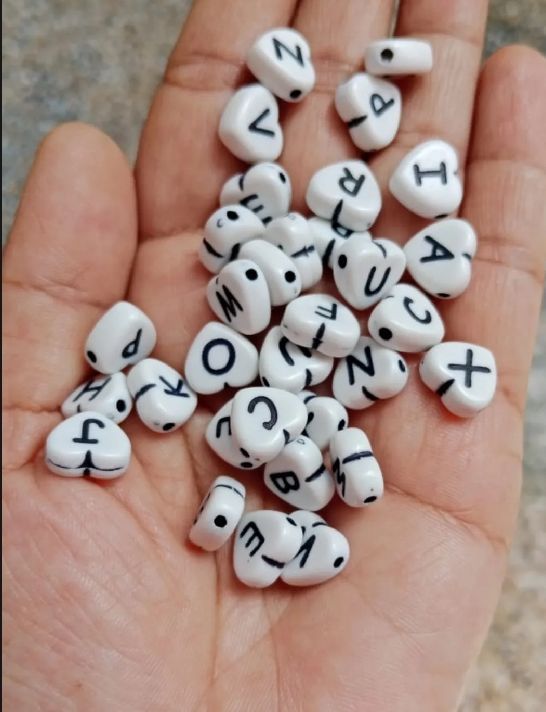 Random Mixed Letter Acrylic Beads Flat Round Alphabet Charms Beads For Bracelet Necklace Jewelry Making
