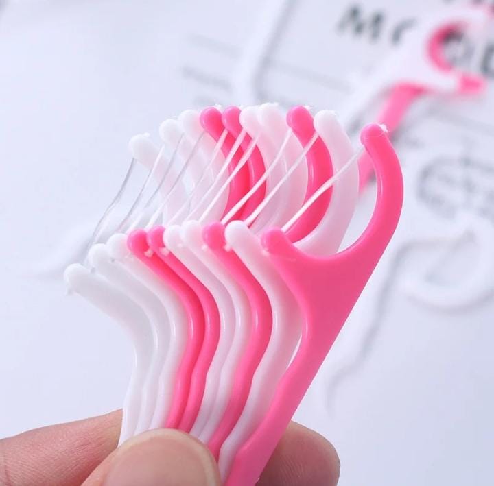 30Pcs 2-in-1 Dental Floss Sticks and Toothpicks Interdental Plaque Remover Compact Oral Hygiene Tool Removes Food Particles and Plaque Keeps Teeth and Gums Healthy Ideal for Daily Use Portable Design for Travel Effective Dental Care for Clean and Fresh
