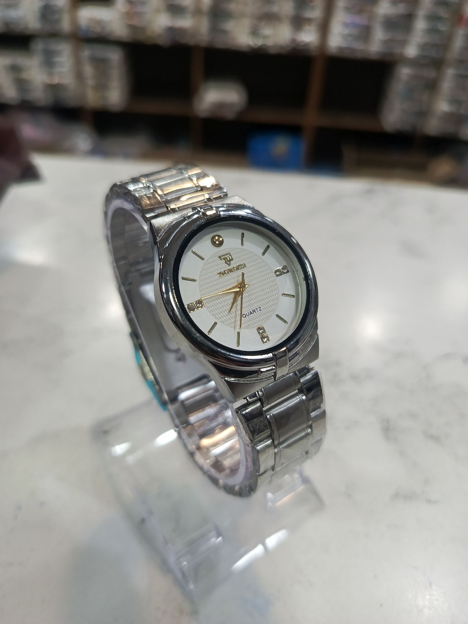 LADIES GOLDEN CHAIN WATCH