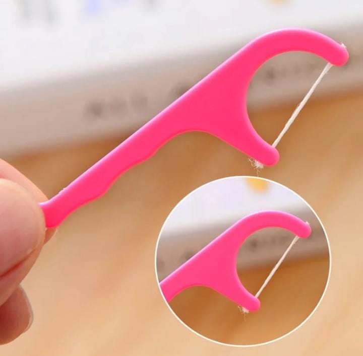 30Pcs 2-in-1 Dental Floss Sticks and Toothpicks Interdental Plaque Remover Compact Oral Hygiene Tool Removes Food Particles and Plaque Keeps Teeth and Gums Healthy Ideal for Daily Use Portable Design for Travel Effective Dental Care for Clean and Fresh
