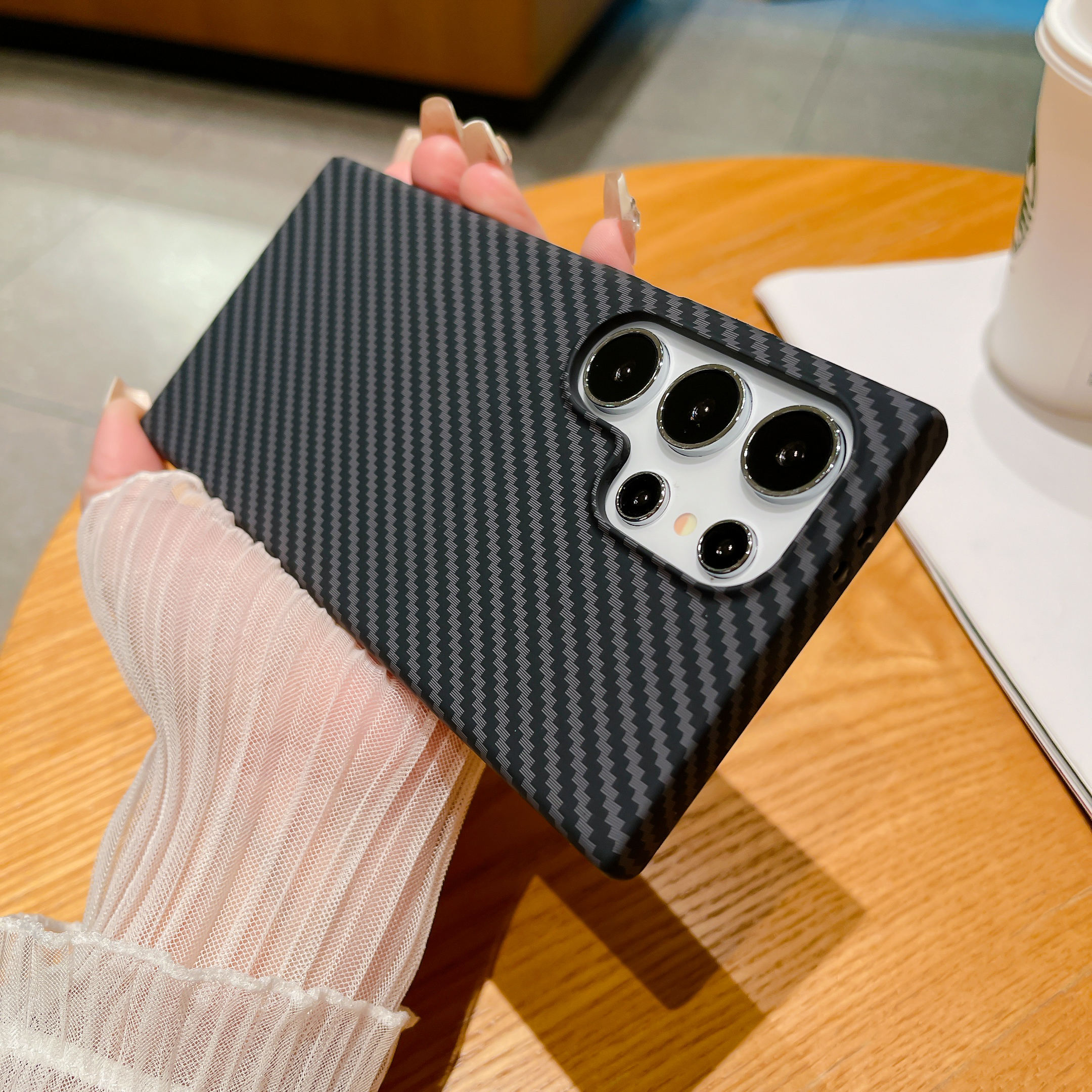 Ultra Thin Carbon Fiber Textured Phone Case For   S24 S23 S22 Note 10 Plus Note 20 Ultra Shockproof Hard Back Cover