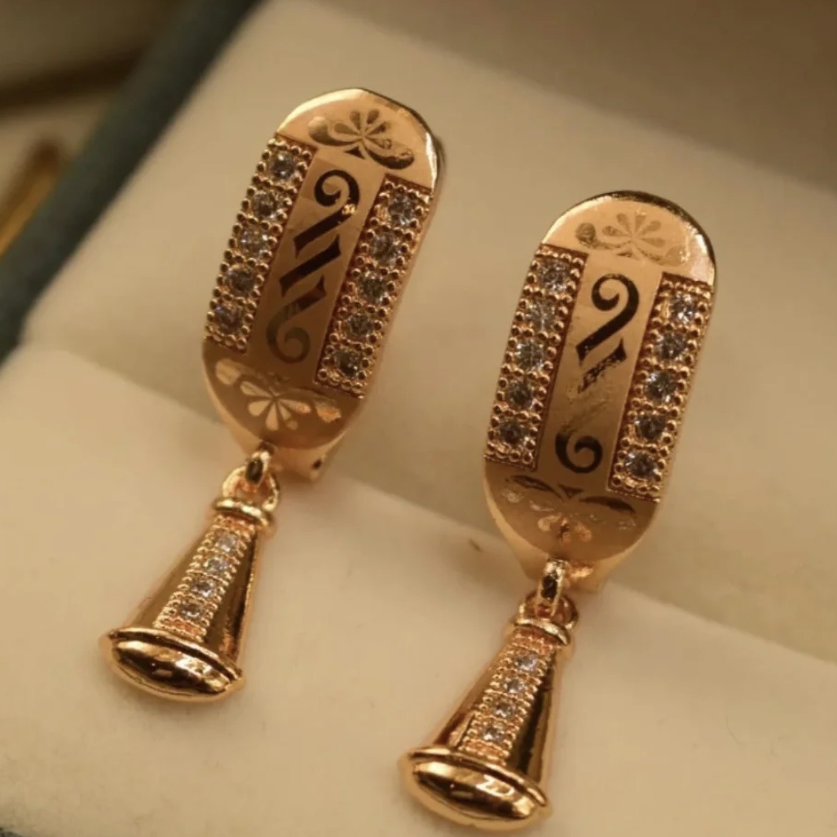Earring Carat Gold Long Lasting Polish Casual Use For Girls And Women New Style Matel Quality Trending Fashion