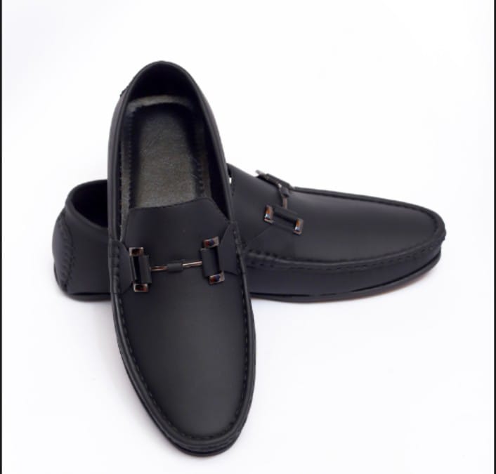 Loafer Mauza shoes of excellent quality black color have been prepared for men and boys which are of very different quality.