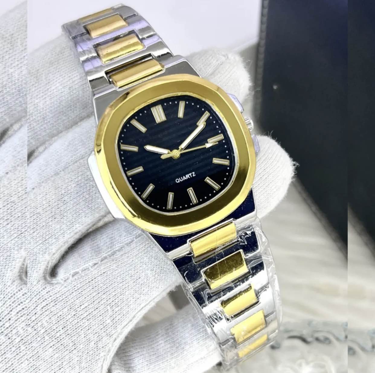 Watch for Men Rubber and Chain Strap Quartz Diver Watch Sports and Luxury Style Multiple Colors
