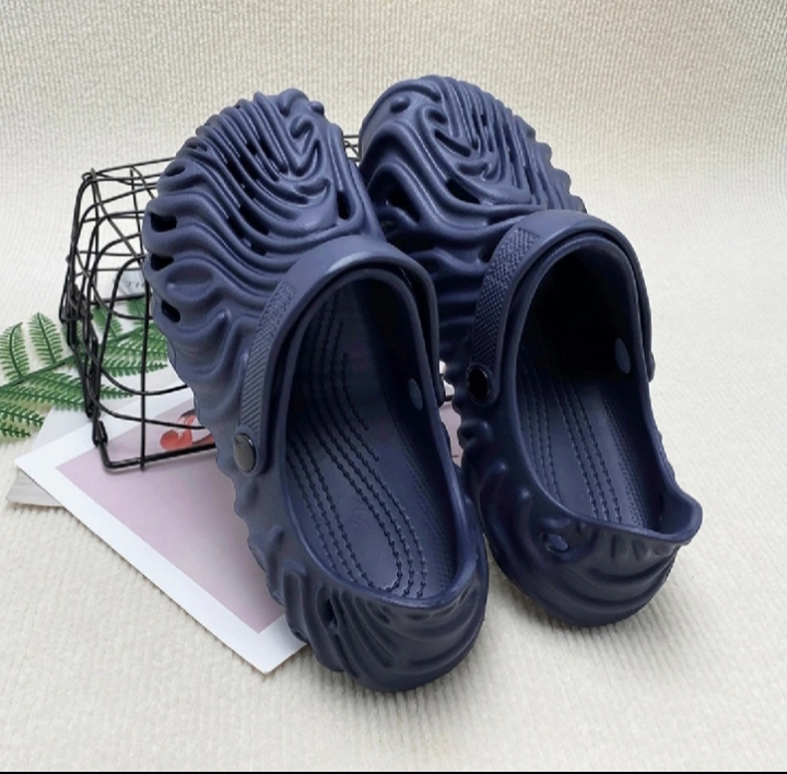EUROPEAN Crocks Mens Sandals DRAGON Shape Sandals EVA Clogs for Mens