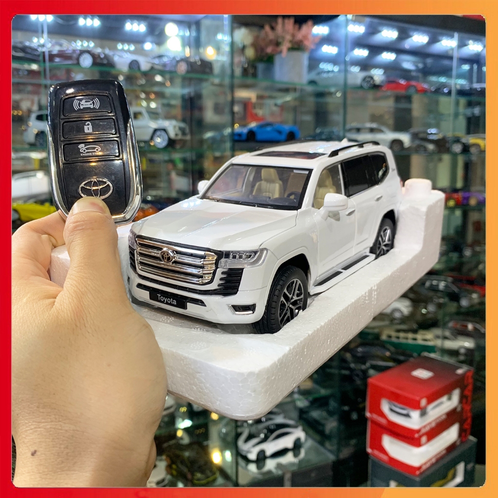1:24 LAND CRUISER LC300 diecast alloy model CAR light sounds with remote
