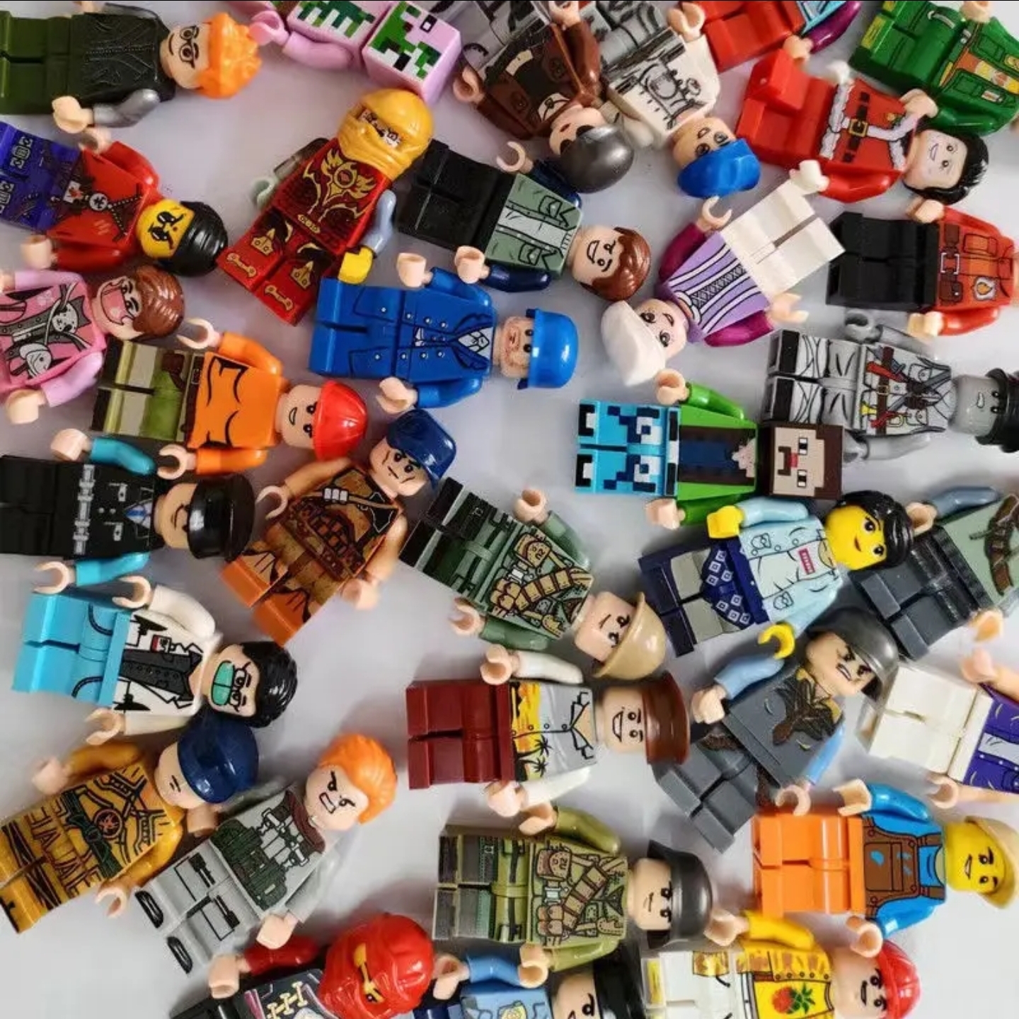 1 Pc Randomly Vibrant Mini Stacked Human Figures - Suitable for Various Types of Rooms, And Indoor Celebrations | Cheerful Design | Durable Plastic, Mini Figures blocks