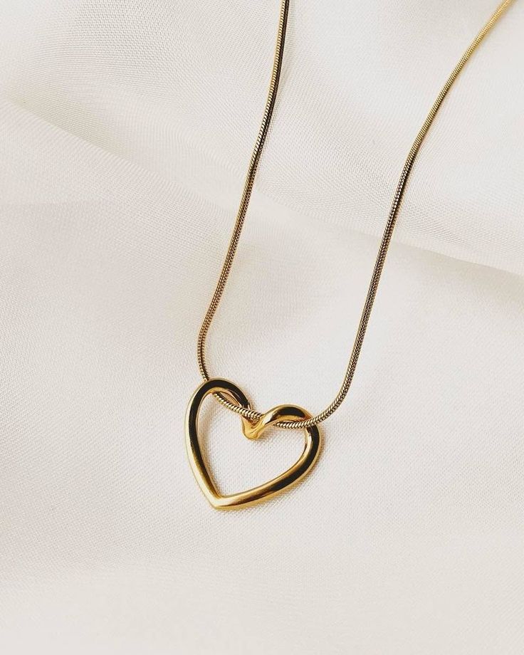 Minimalist Heart Pendant Necklace for Women Girls | Korean Gold Snake Chain Heart Necklace | Aesthetic Dainty Pendant Jewelry Gift