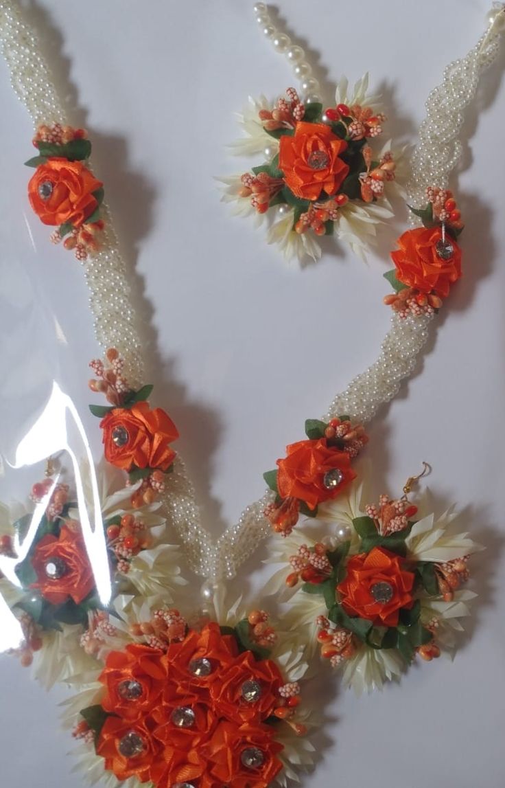 Artificial Flower Locket Set for Mehndi & Mayo & Dholki Bride | Locket, Tikka & Earrings | Bridal Floral Jewellery Set