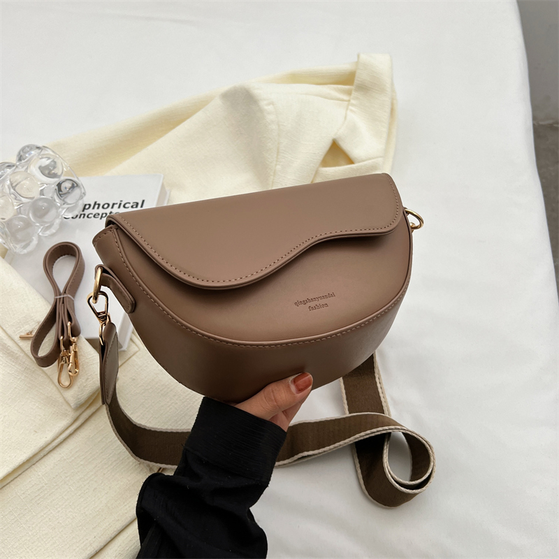 Small Leather Saddle Armpit Bags for Women 2023 Summer Chain Shoulder