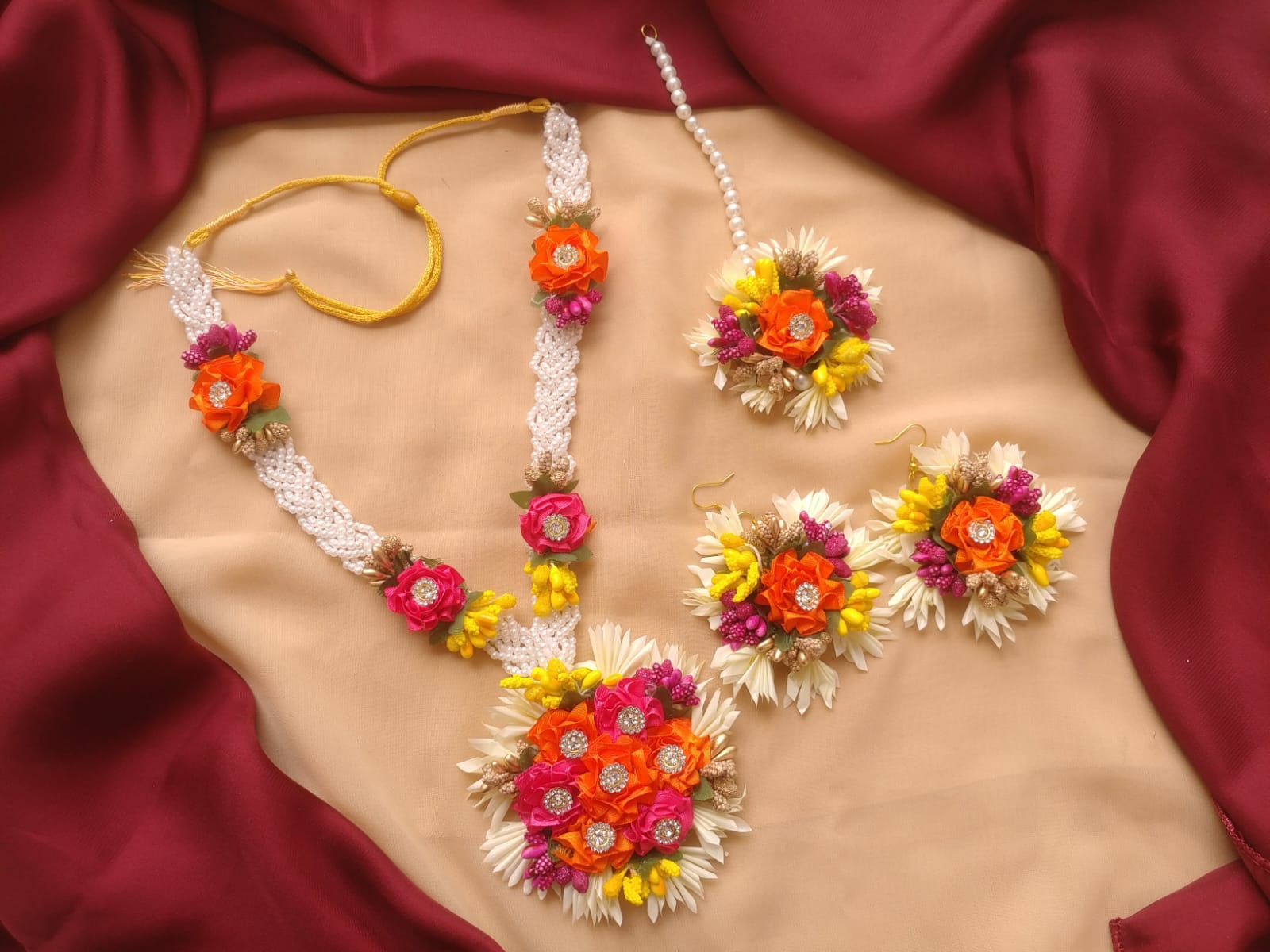 Artificial Flower Locket Set for Mehndi & Mayo & Dholki Bride | Locket, Tikka & Earrings | Bridal Floral Jewellery Set