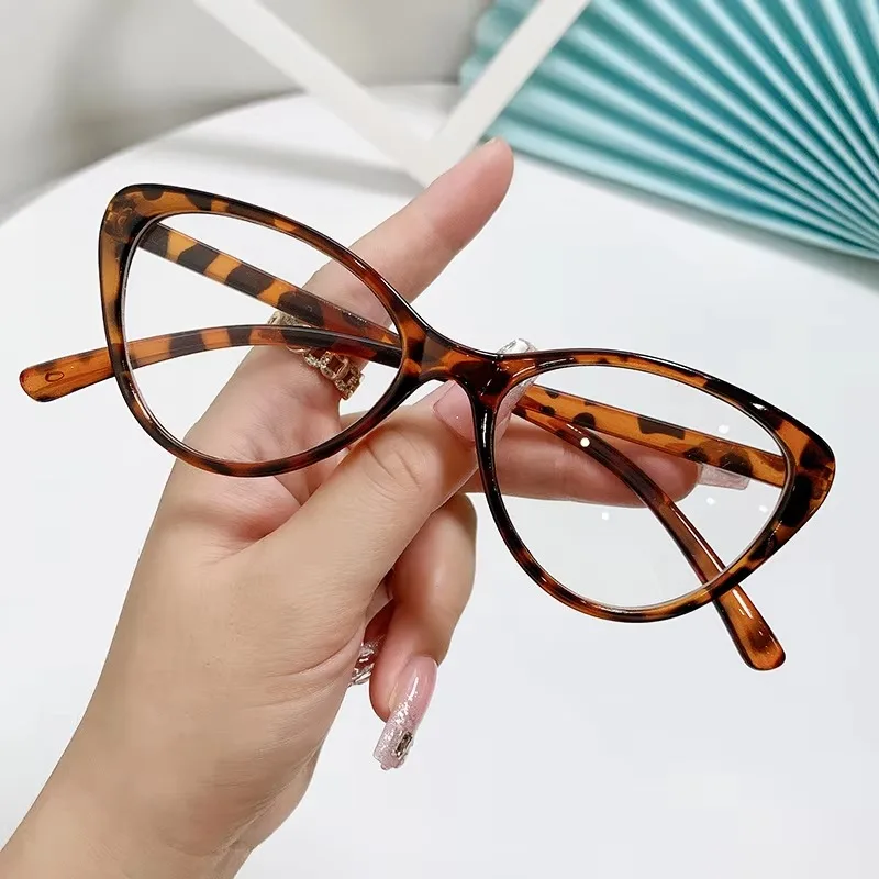 Y2k New Trendy Triangle Cat Eye Anti Blue Light Classic Ultra Light Women Glasses Popular Style Unisex Spectacles