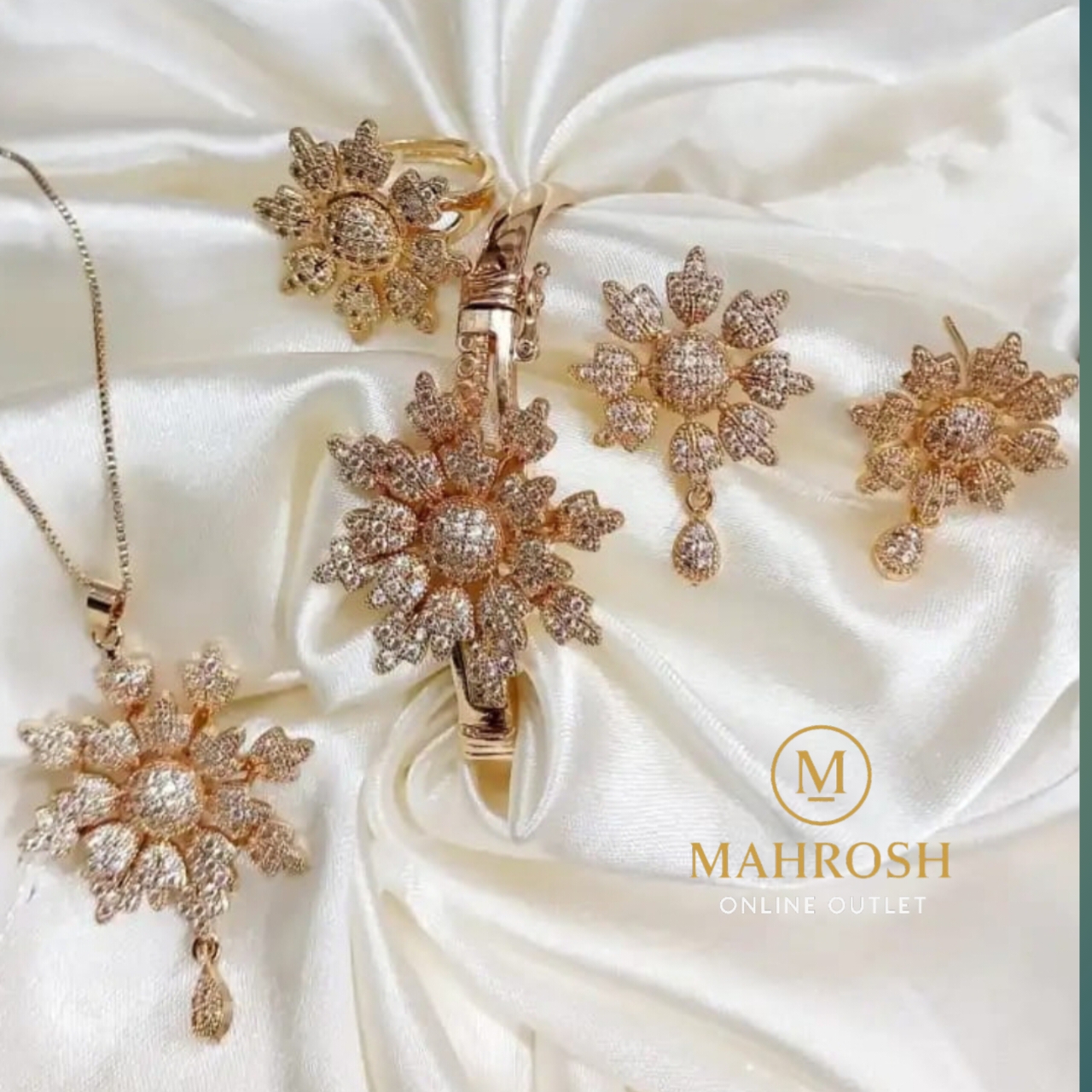 5 Pcs Combo Set Golden  Flower Design Locket Chain Earring Adjustable Ring And Openable Bangle  For Women Jewellery