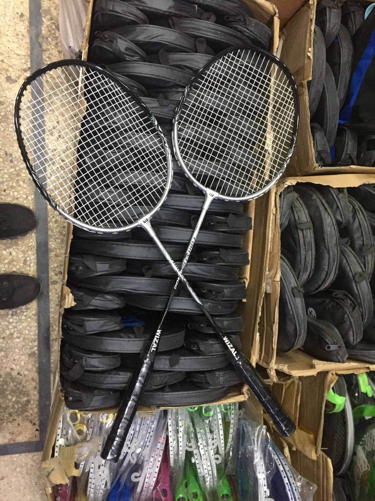 2 BADMINTON Rackets For Adults And 1 Shuttle Free