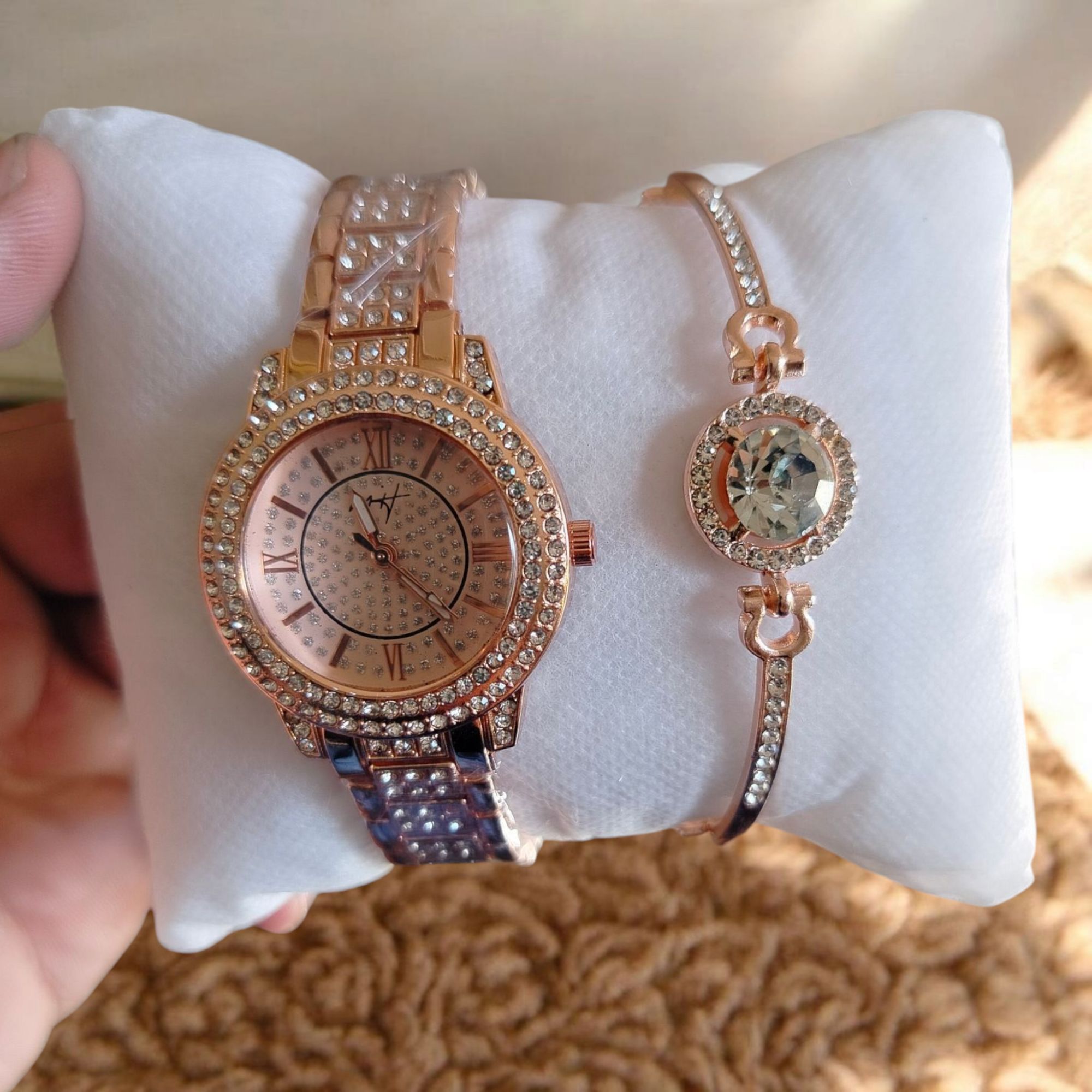 HOT DEAL NO1 Luxury Rhinestone Ladies Watch Gypsophila Quartz Watches Alloy Strap Crystal Watch Digtal Clock Wrist Watches