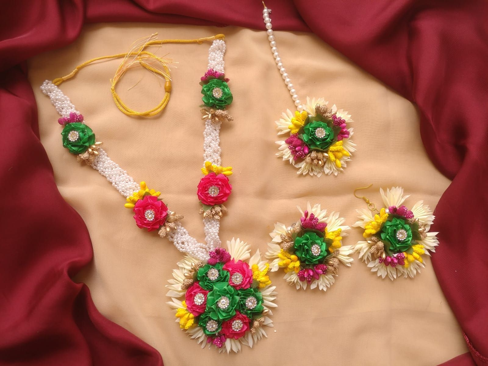 Artificial Flower Locket Set for Mehndi & Mayo & Dholki Bride | Locket, Tikka & Earrings | Bridal Floral Jewellery Set