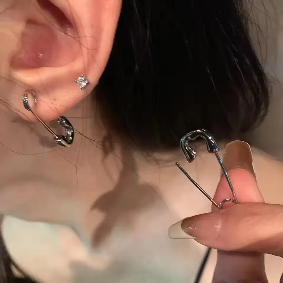 Y2K Punk Safety Pin Tooth Star Heart Spiral Charm Hoop Earrings Set Silver Tone Earrings for Women E-girl Grunge Aesthetic