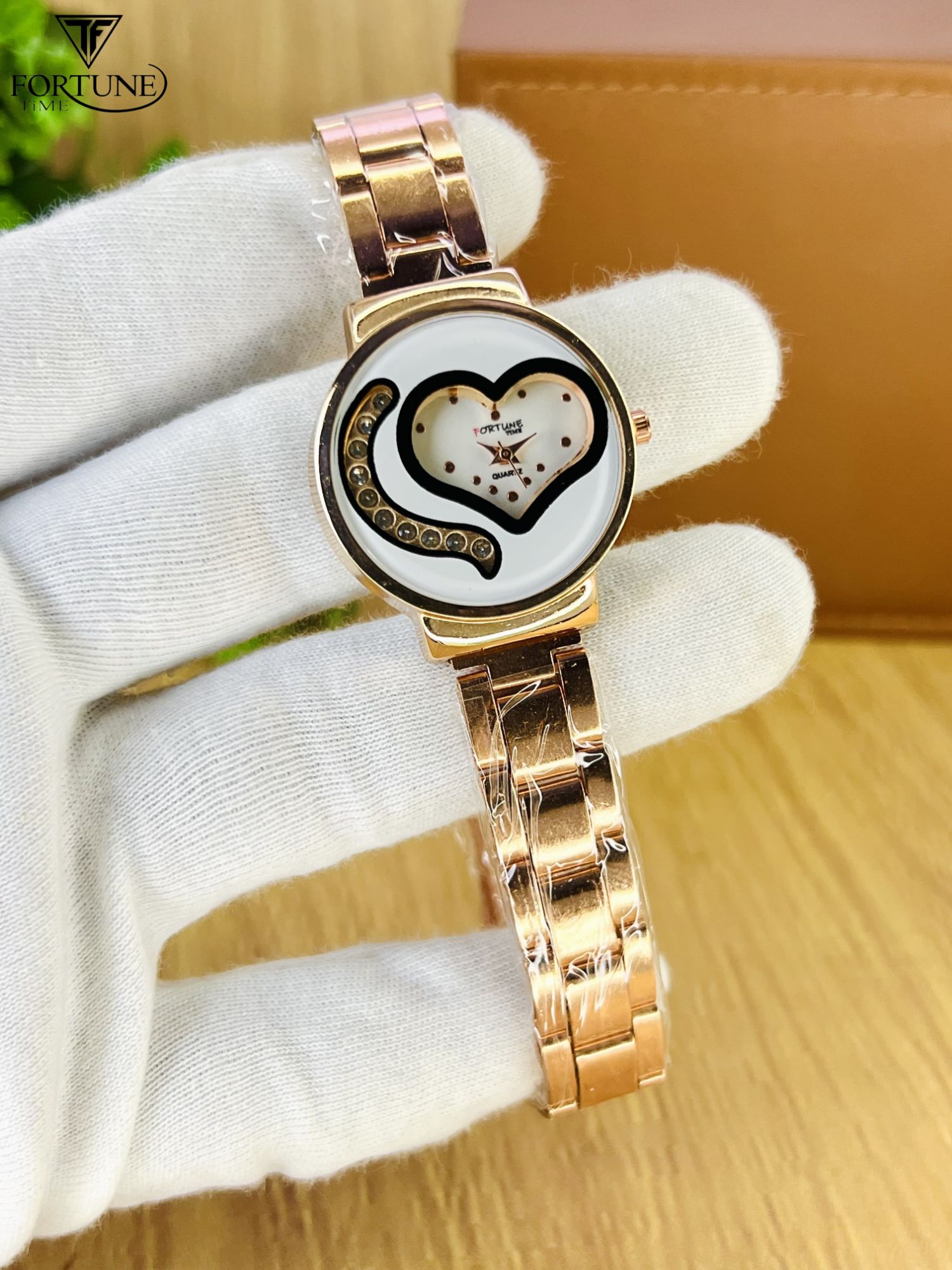 Chronograph Style Analog Watch For Women Elegant Casual Style Reliable Accurate Timekeeping Comfortable Strap For Everyday Wear