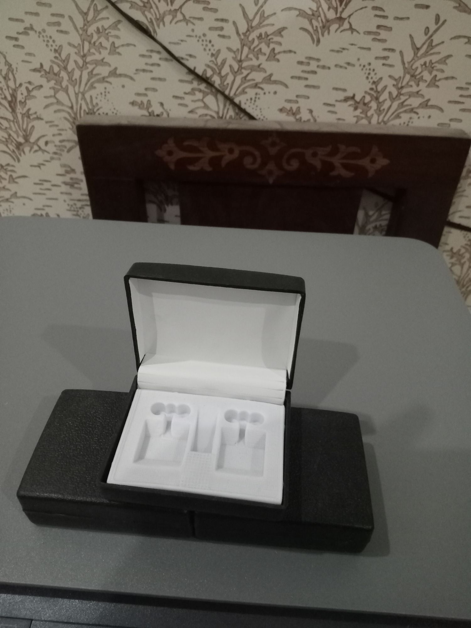 Cufflinks box for safe your cufflinks in a simple cufflinks box (1pcs)