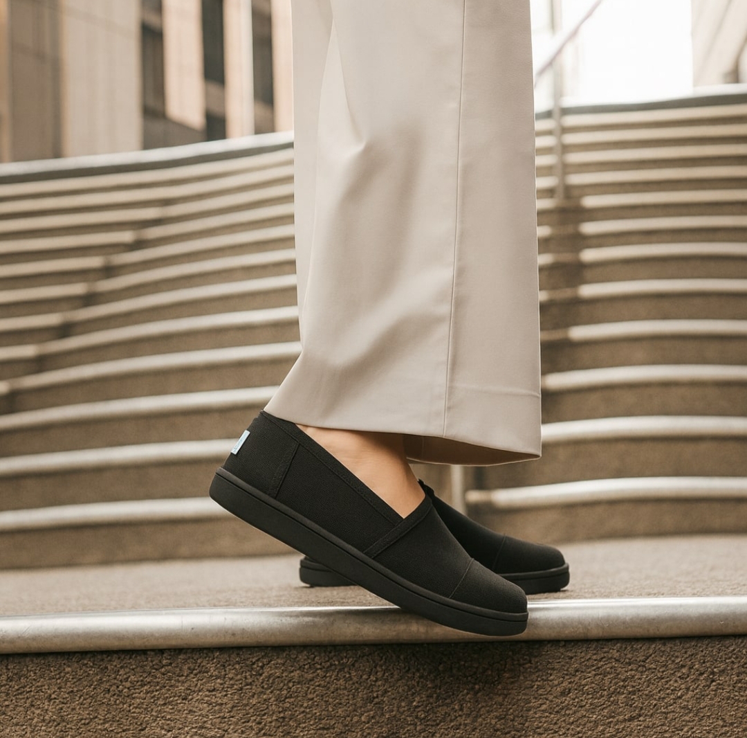 TOMS Unisex Syanno Black Canvas Shoes Sneakers Light Weight For Casual Outdoor Function Wear Loafers