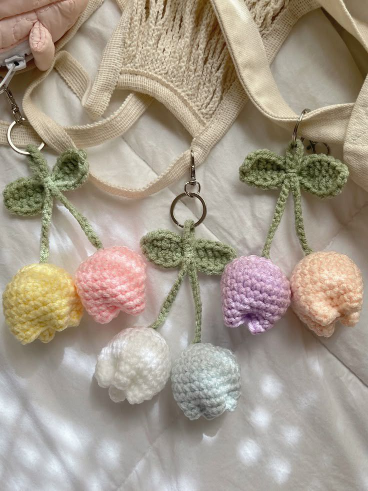 Handmade crochet flowers Keychain, Crochet Hatching Keychain, Amigurumi Chick Keyring, Cute Crochet Chick Bag Charm, Keychains
