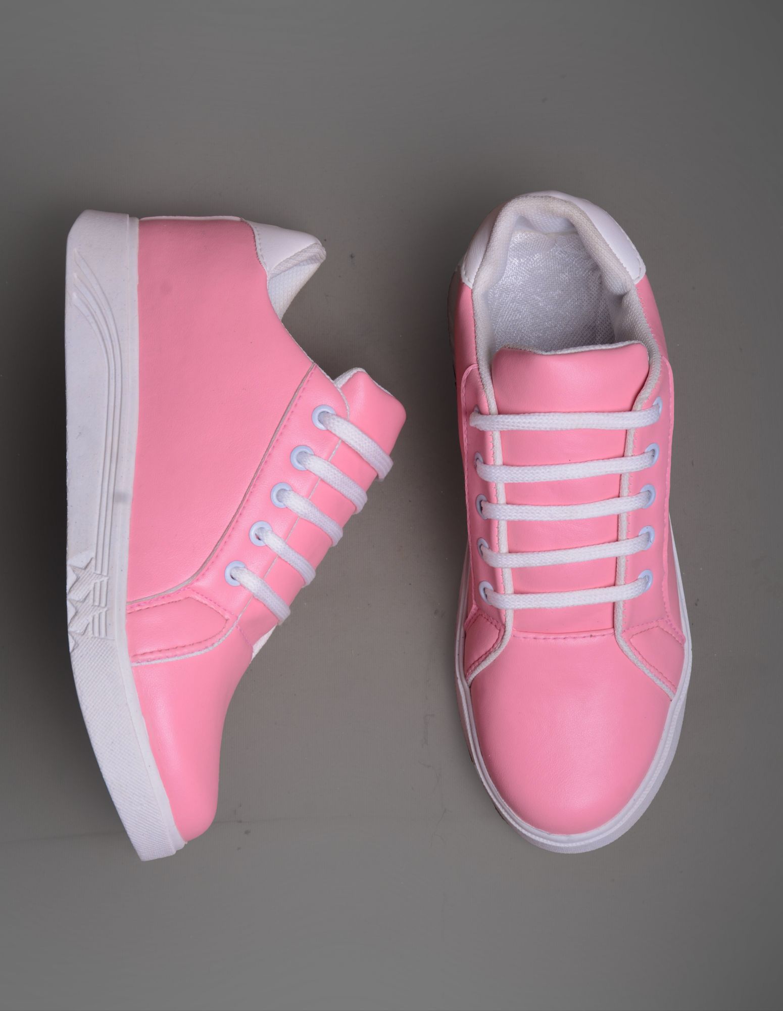 Fashionable Sneakers for ladies