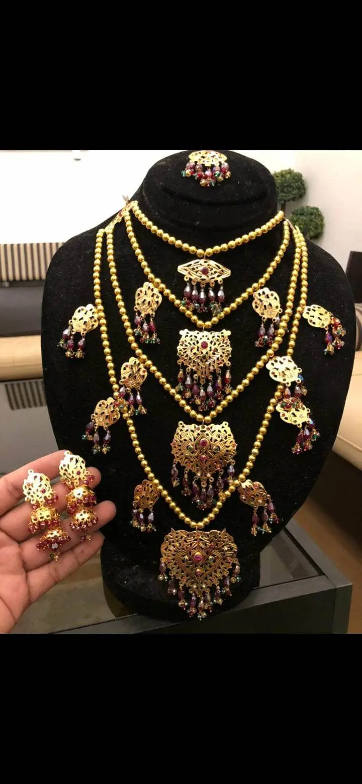 Traditional sindhi on sale gold jewellery