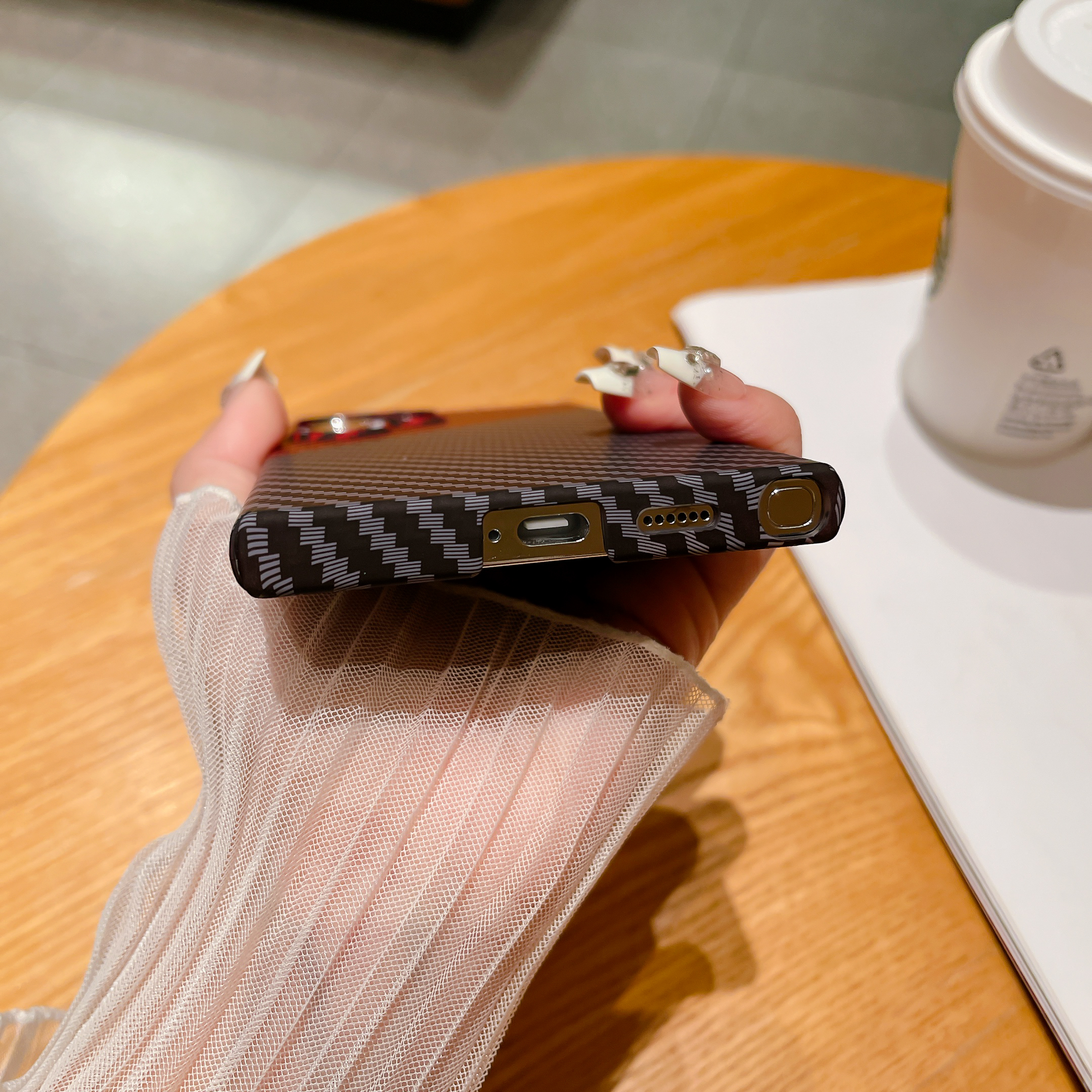 Ultra Thin Carbon Fiber Textured Phone Case For   S24 S23 S22 Note 10 Plus Note 20 Ultra Shockproof Hard Back Cover