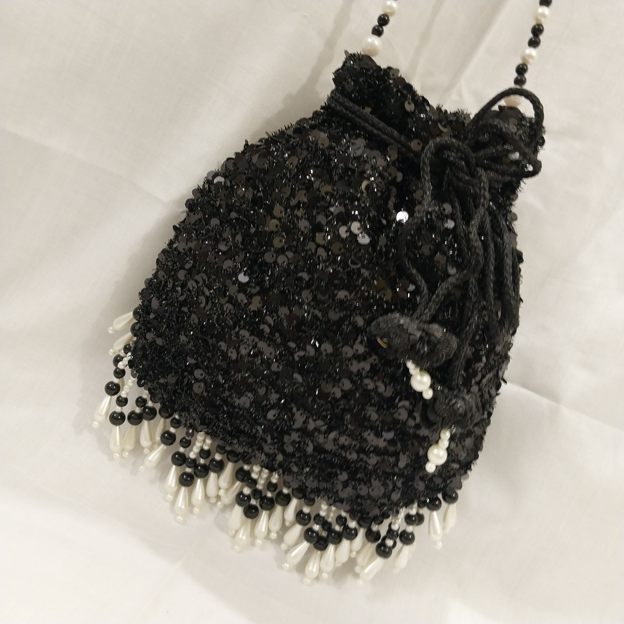 SHINY fancy potly clutch with pearl tassels
